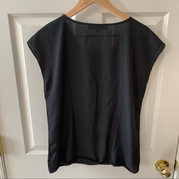 EUC Ann Taylor Loft Pleated Front Cap-sleeve Top - Picture 3 of 4